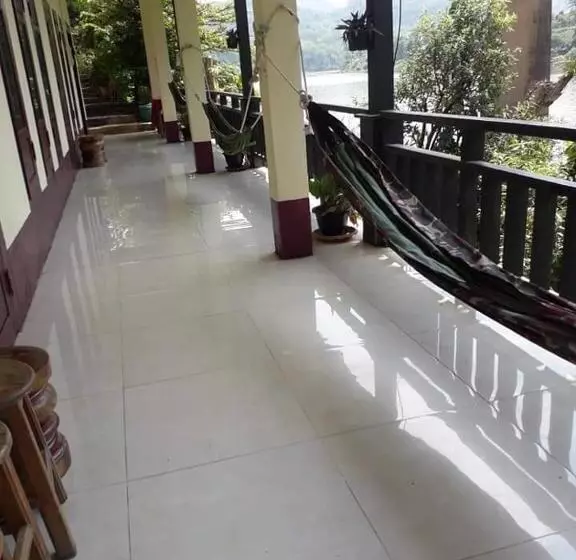 هاستل Sunrise Guest House