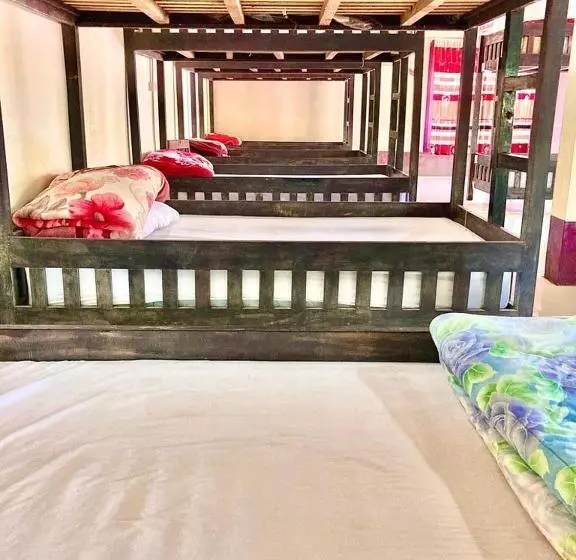 هاستل Sunrise Guest House