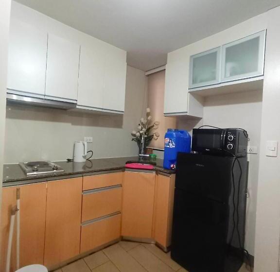 הוסטל Zoe Amarah Condotel