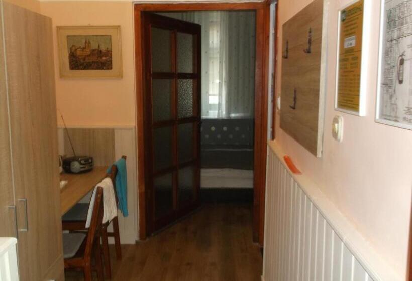 مبيت وإفطار Vali Vendégház