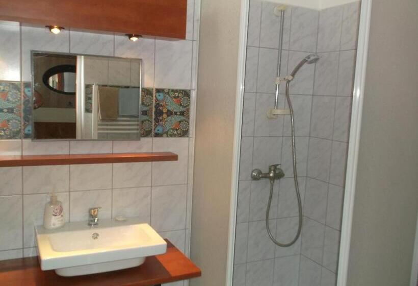 مبيت وإفطار Vali Vendégház