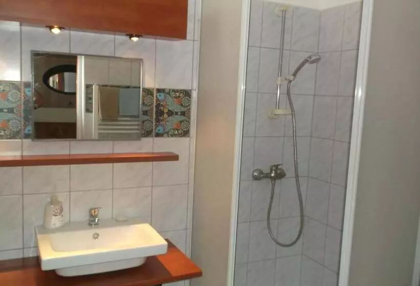 تختخواب و صبحانه Vali Vendégház