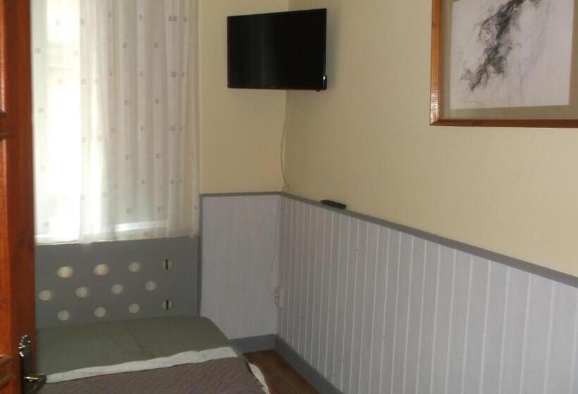 مبيت وإفطار Vali Vendégház