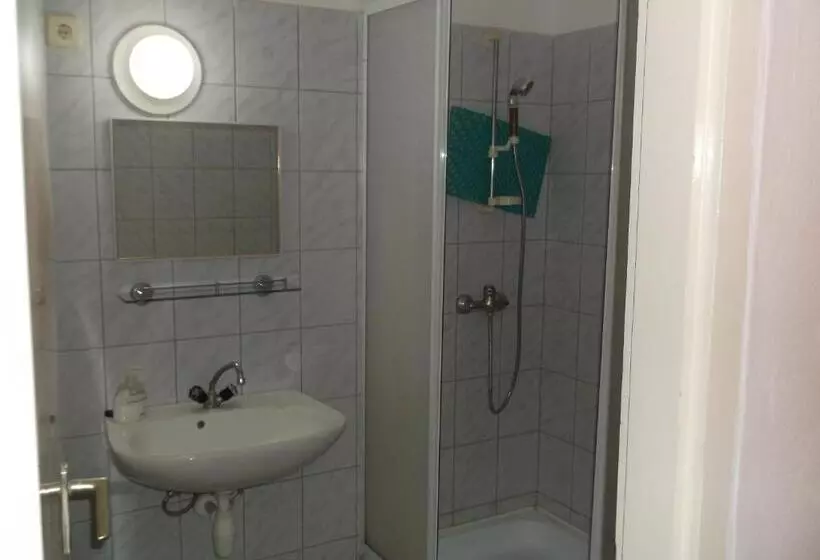 تختخواب و صبحانه Vali Vendégház