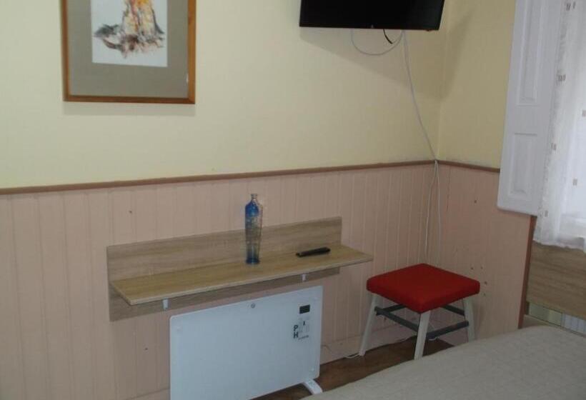 مبيت وإفطار Vali Vendégház