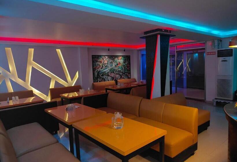 هتل Royal Palace Restaurant & Bar