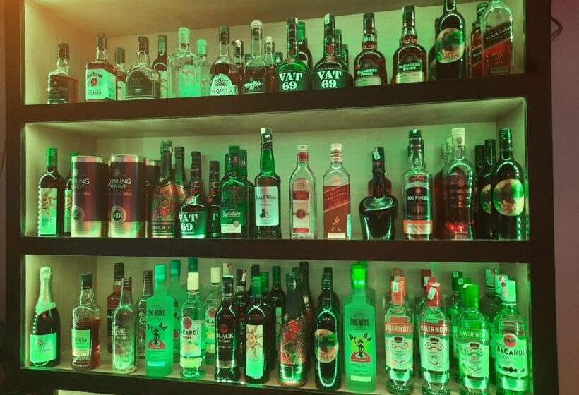 هتل Royal Palace Restaurant & Bar