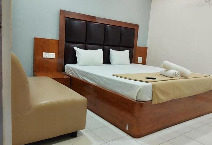 هتل Royal Palace Restaurant & Bar