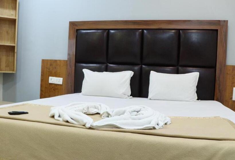 هتل Royal Palace Restaurant & Bar