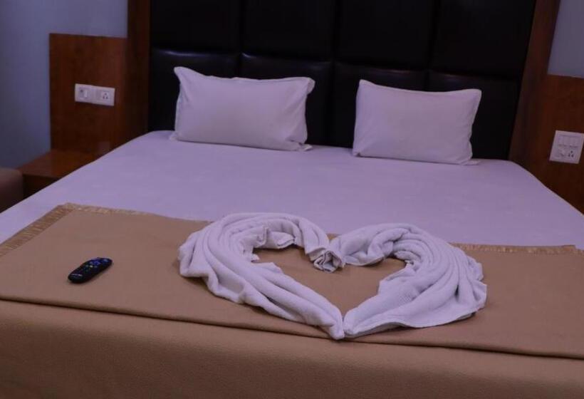 هتل Royal Palace Restaurant & Bar