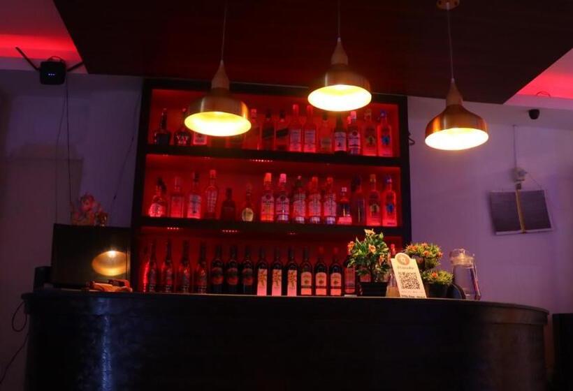 هتل Royal Palace Restaurant & Bar