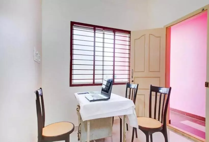 ホテル Staymaker Sri Annapoorneshwari Residency