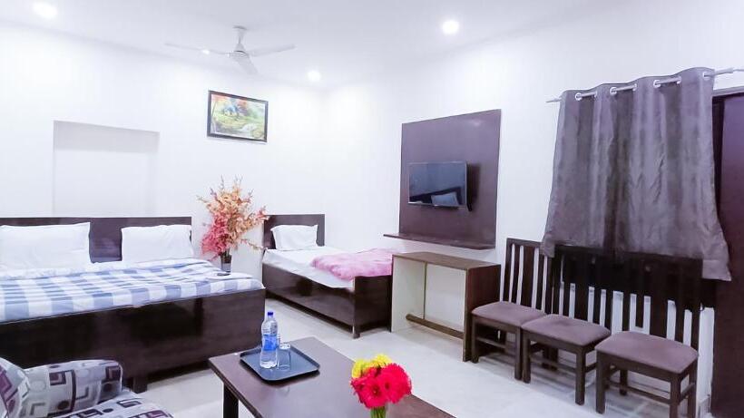 Отель Tom   Jungpura Chruch Road