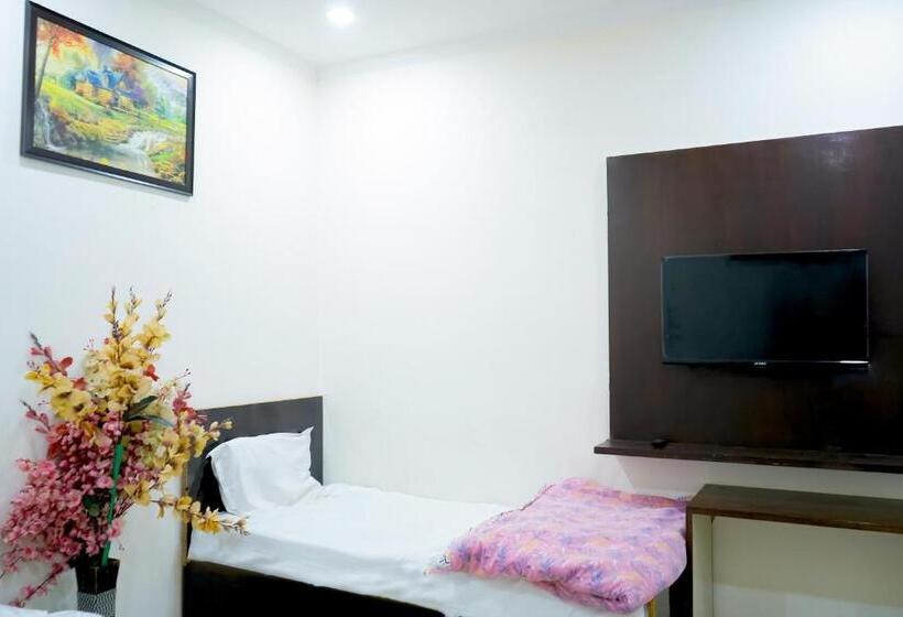 Отель Tom   Jungpura Chruch Road