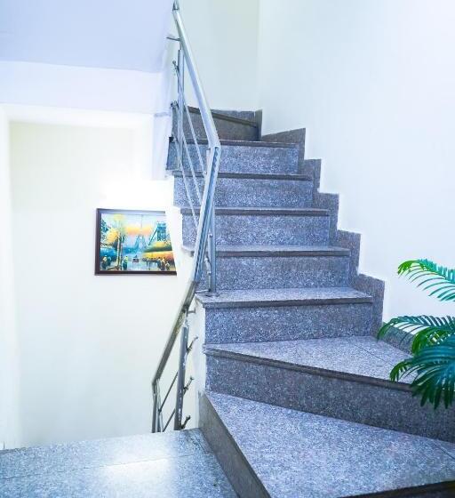 Отель Tom   Jungpura Chruch Road