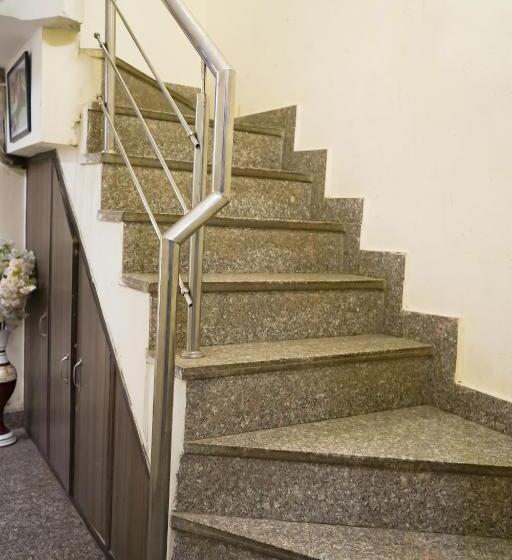 Отель Tom   Jungpura Chruch Road