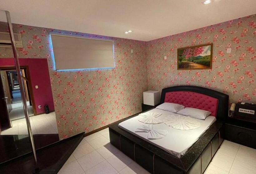 Lovely Motel   7,5km Do Santuario Nacional