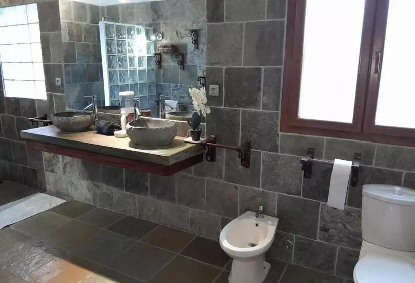پانسیون La Caze Roche Maison D Hôtes