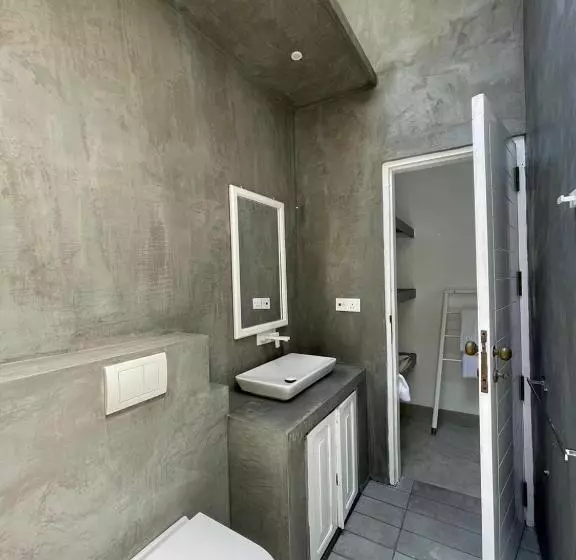 Majatalo Waters Edge