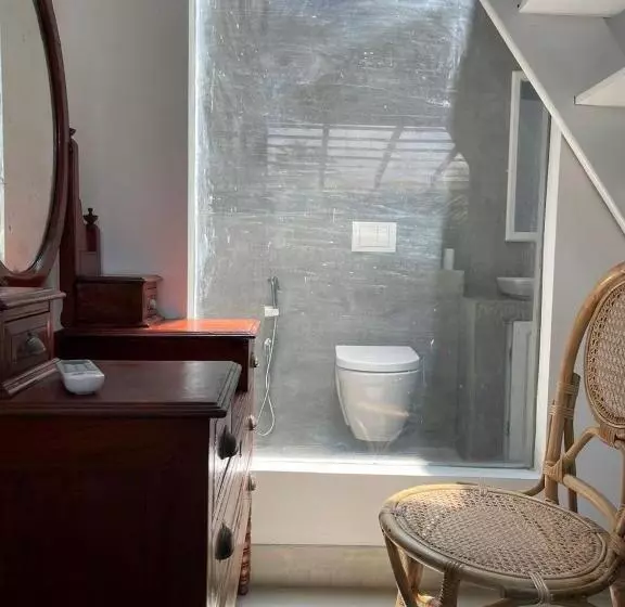 Majatalo Waters Edge