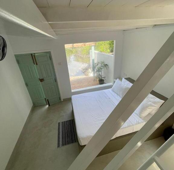 膳宿费 Waters Edge