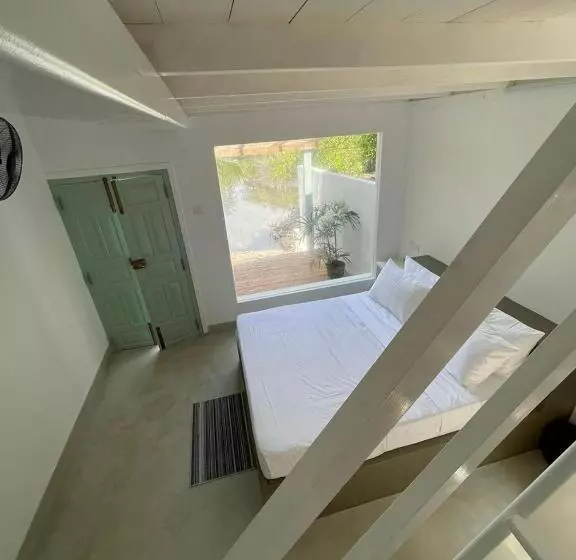 Majatalo Waters Edge