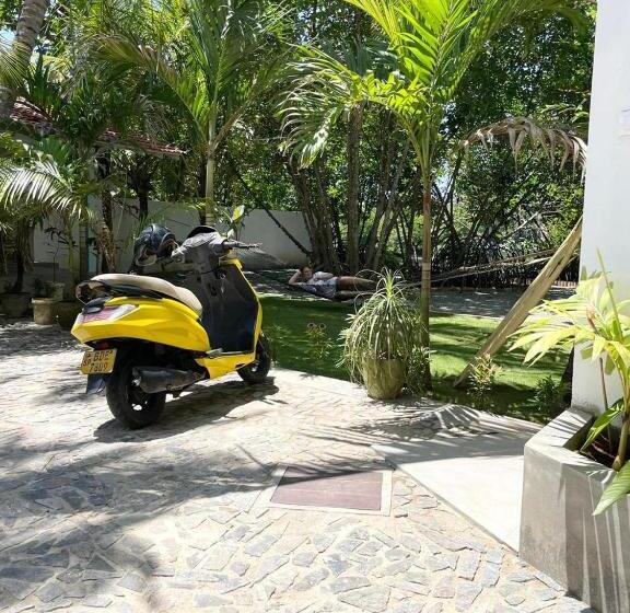 膳宿费 Waters Edge