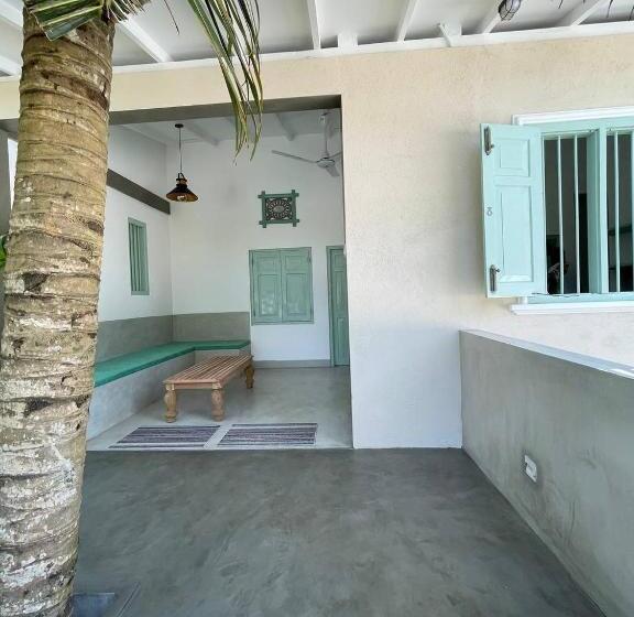 膳宿费 Waters Edge