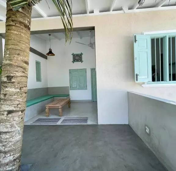 Majatalo Waters Edge