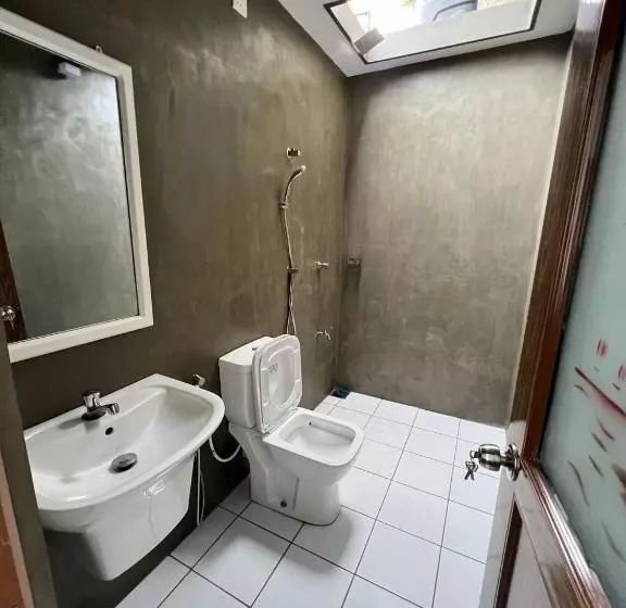 Majatalo Waters Edge