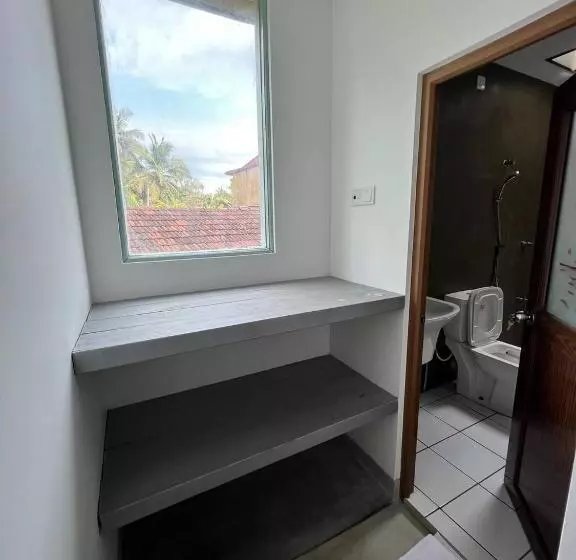 Majatalo Waters Edge