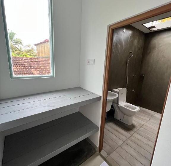 膳宿费 Waters Edge