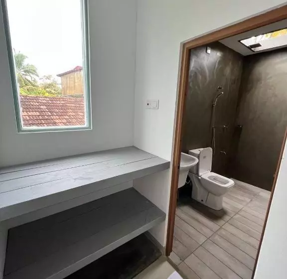 Majatalo Waters Edge