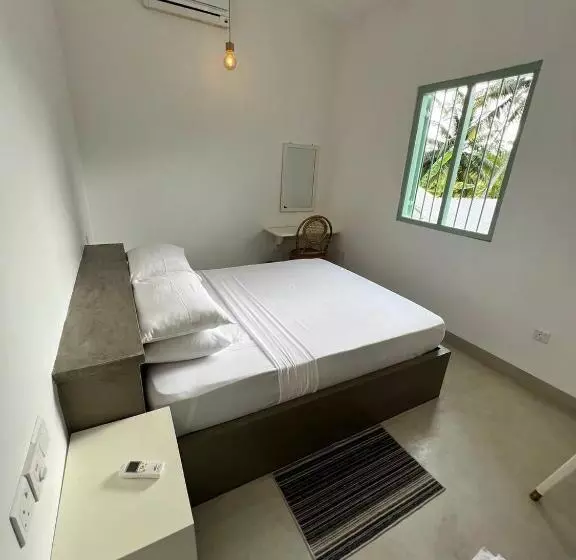 Majatalo Waters Edge