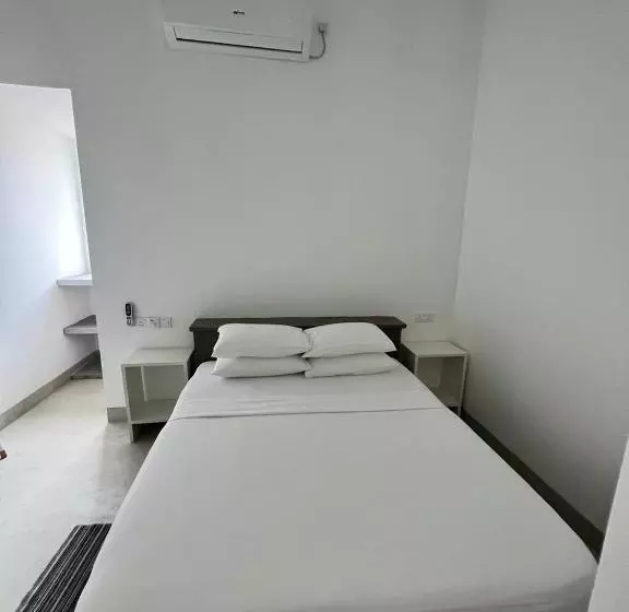 Majatalo Waters Edge