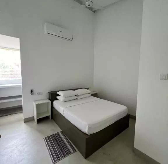 Majatalo Waters Edge