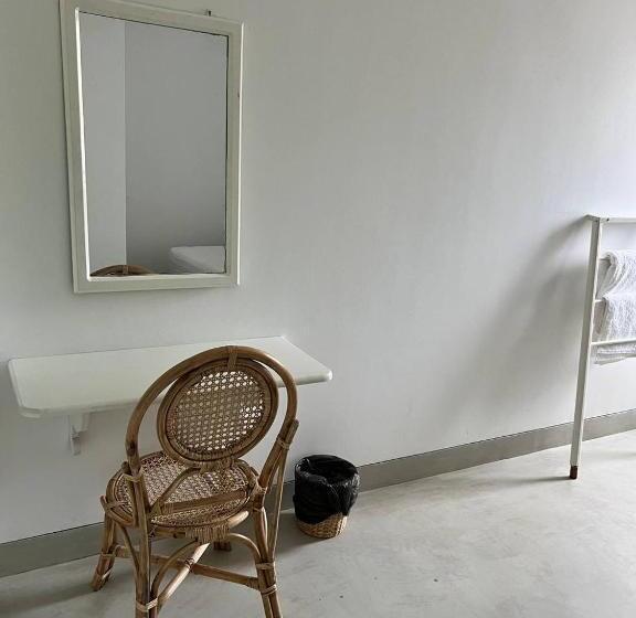 膳宿费 Waters Edge