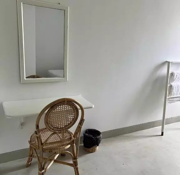 Majatalo Waters Edge