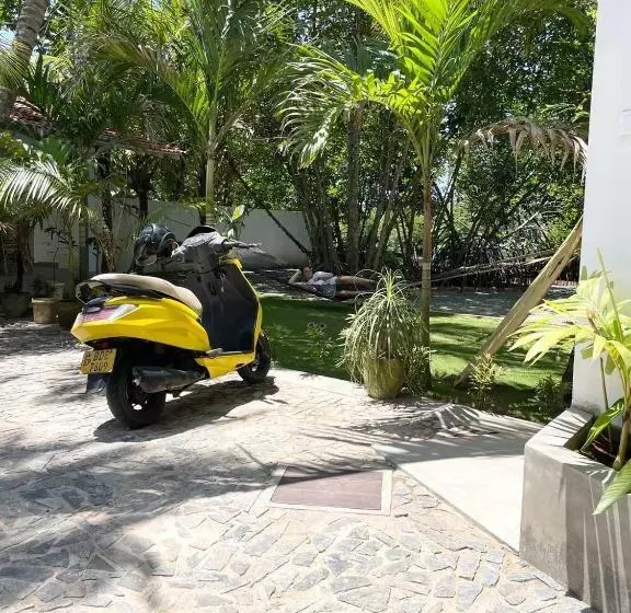 Majatalo Waters Edge