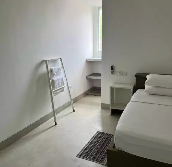 Majatalo Waters Edge