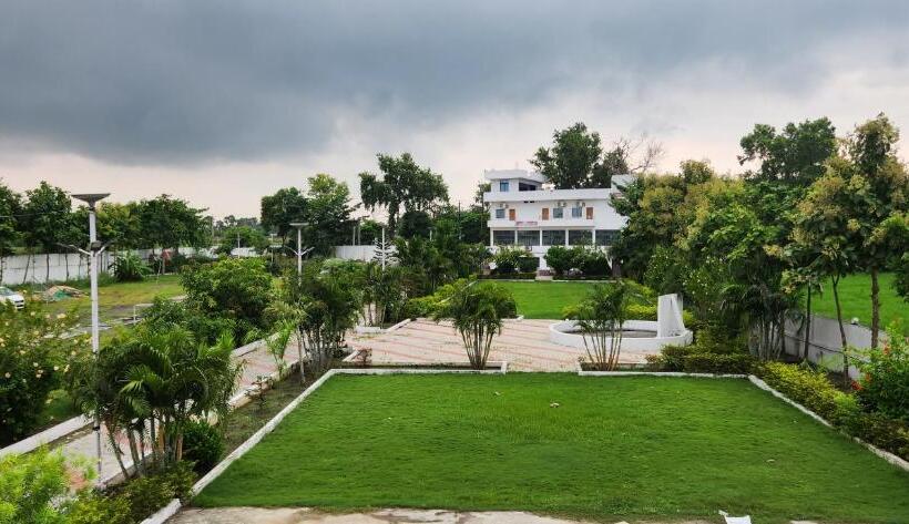 استراحتگاه Shivansh Garden