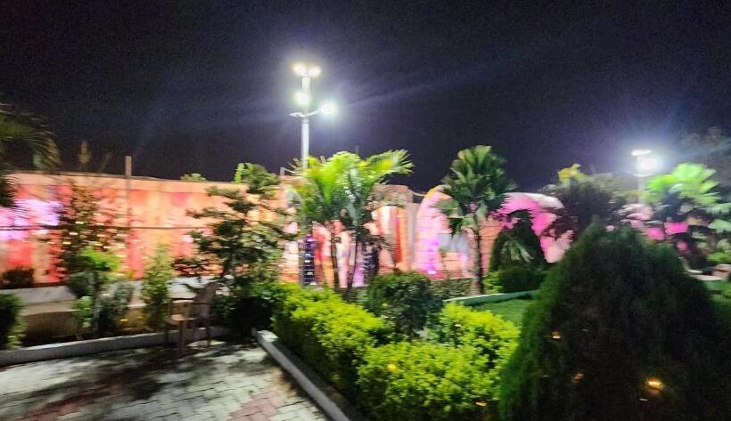 استراحتگاه Shivansh Garden