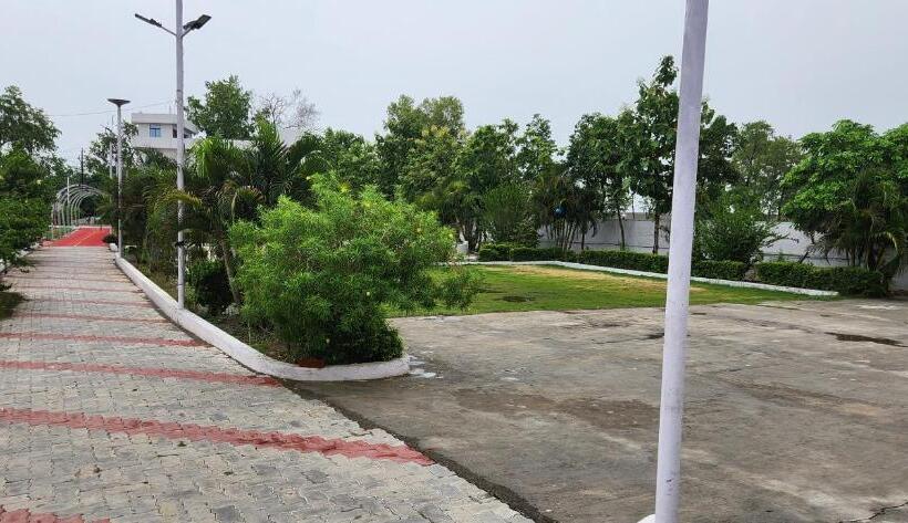 استراحتگاه Shivansh Garden