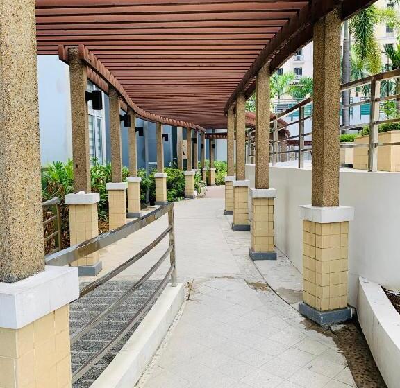 Studio 2nd Fl With Balcony Across Terminal 3 Airport