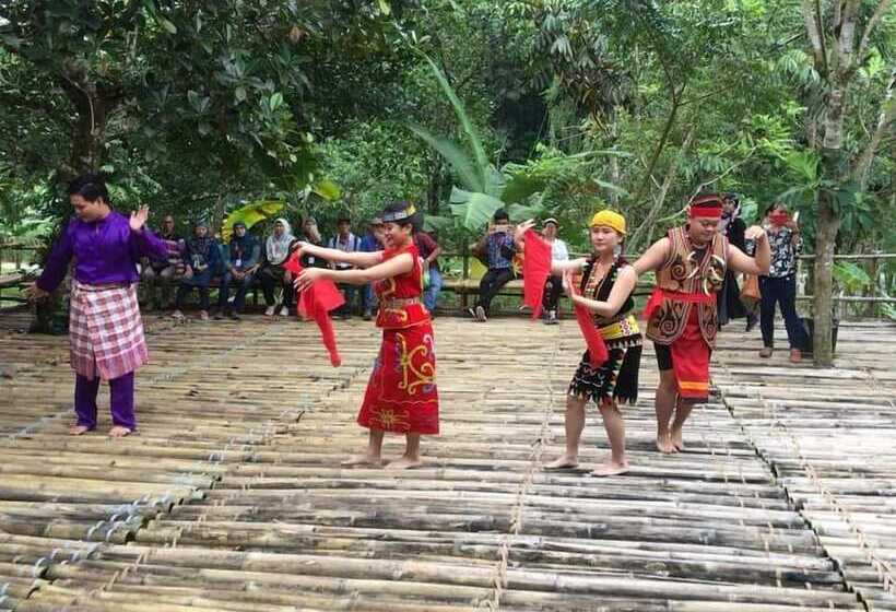 مبيت وإفطار Badul Homestay