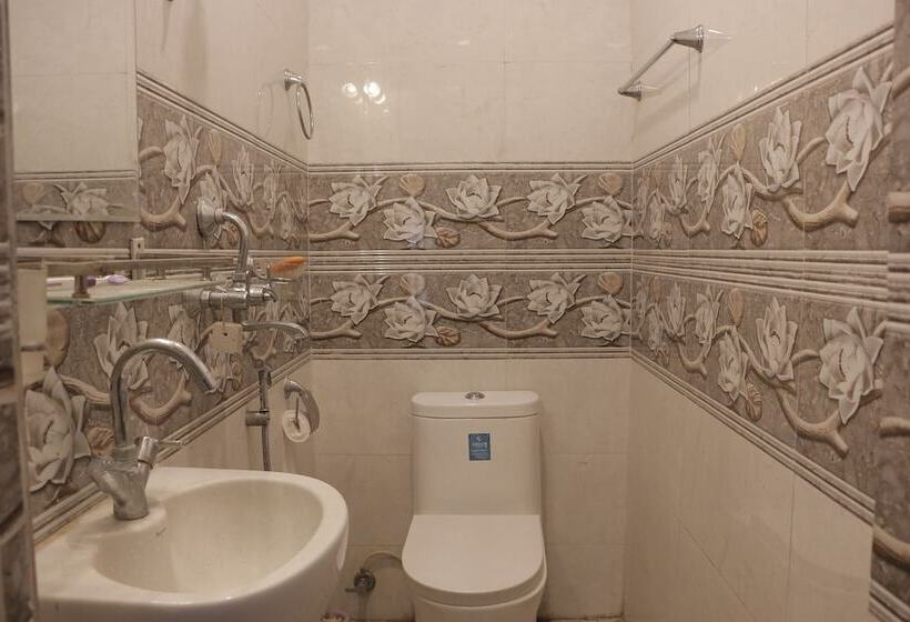 تختخواب و صبحانه Himalayan Headquarter Homestay