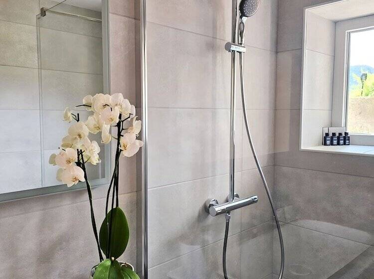 Charming Bella Hideout   Adults Only