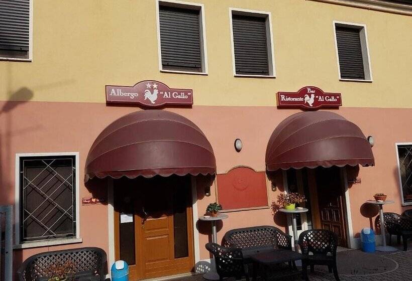 פונדק Albergo Al Gallo