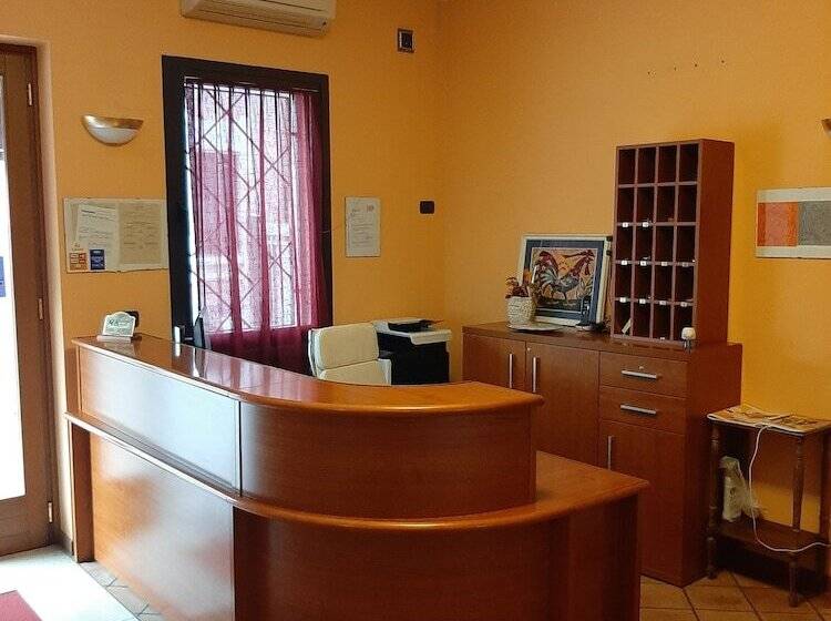 פונדק Albergo Al Gallo