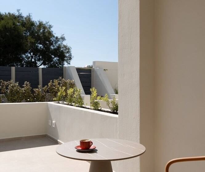 هتل Acanthus Oia Suites With Private Hot Tub